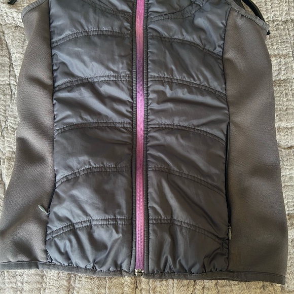 Athleta quilted puffy vest - Picture 4 of 6
